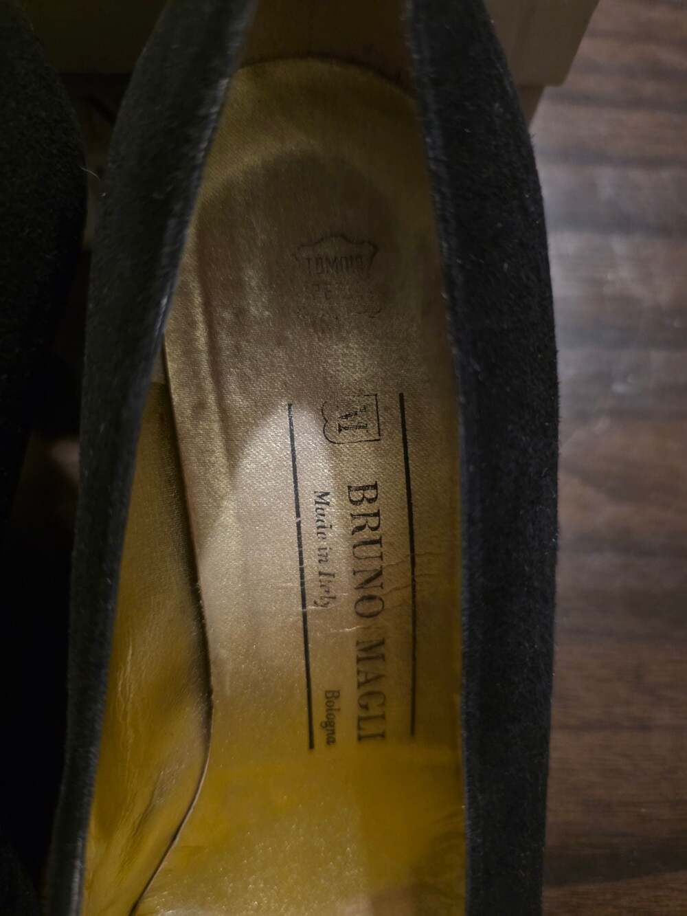 Bruno Magli Black Suede Kitten Heel Pumps with Lattice Cutout Size 9 B - Picture 4 of 7
